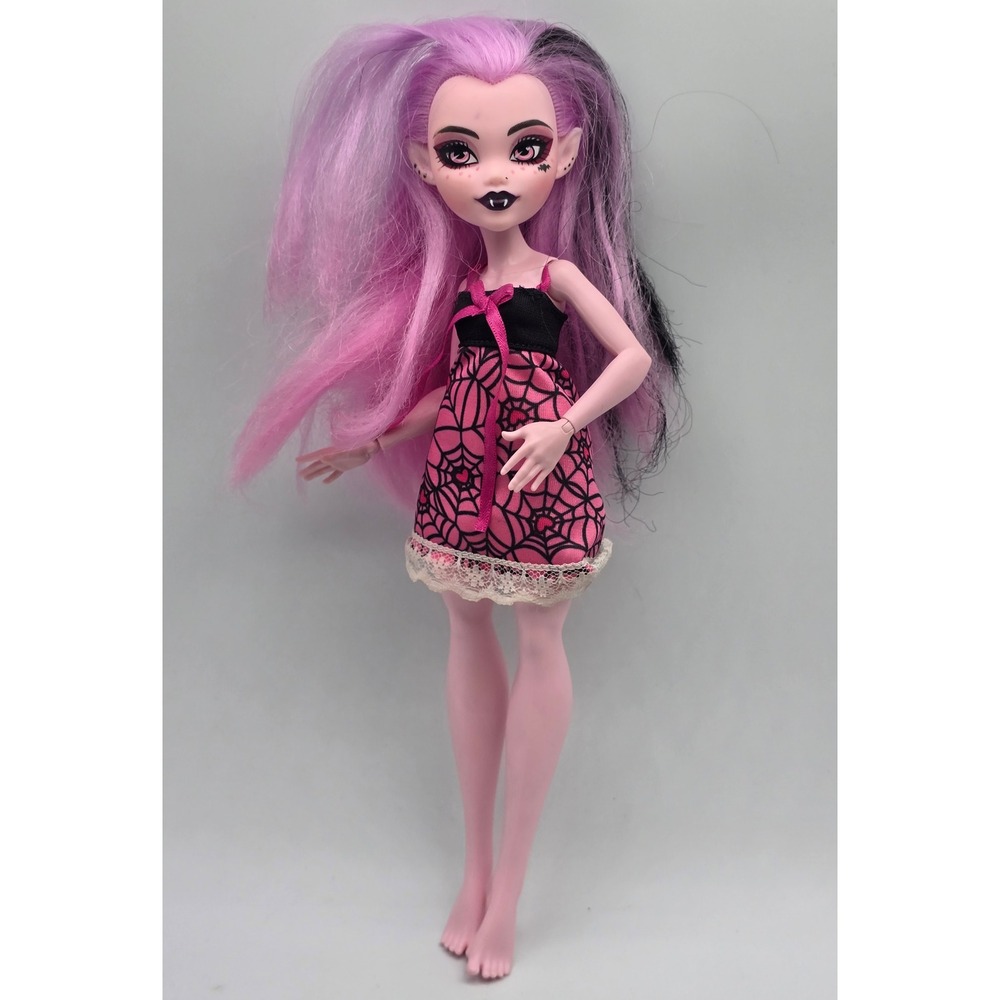 Monster High Buried Secrets DRACULAURA Doll Cozy Creepover Rare No Shoes